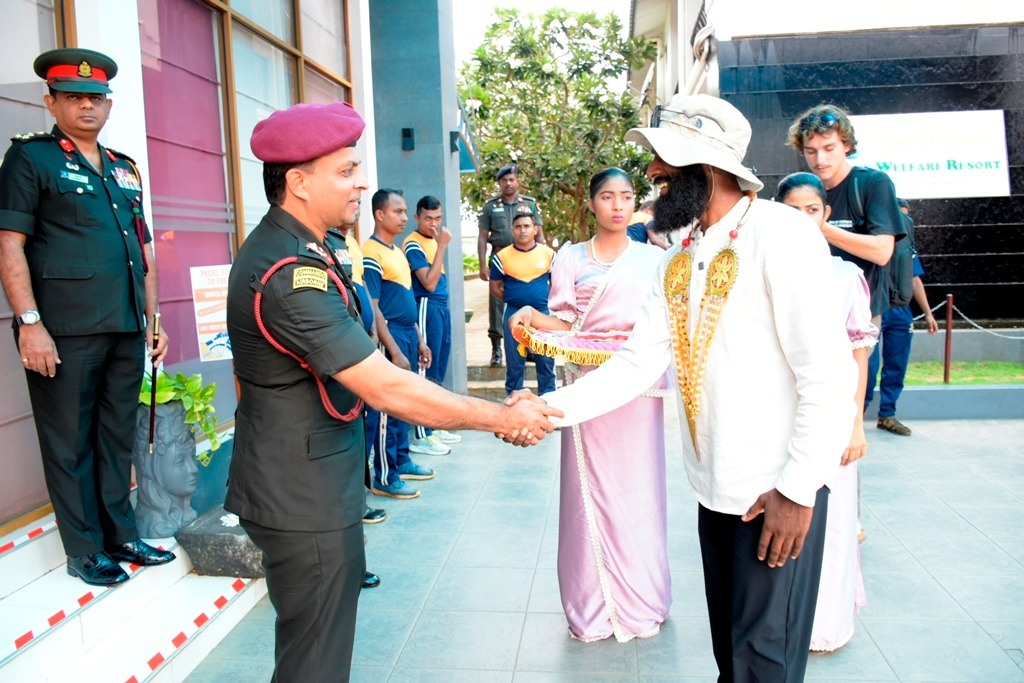 இராணுவத்தால் கௌரவிக்கப்பட்ட “பிரான்சில் இருந்து யாழ் வரை” சூரன்
