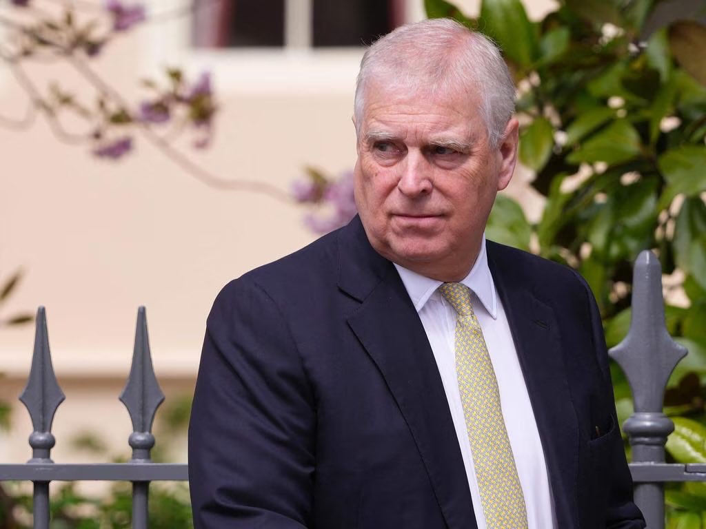 இளவரசர் பட்டத்தை இழந்த எண்ட்ரூ!