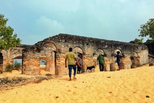 வடமராட்சி கிழக்கு மணல்காட்டில் 600 ஏக்கர் காணி கொழும்பு நிறுவனங்களுக்கு. மக்கள் எதிர்ப்பு
