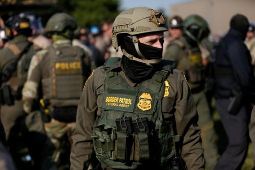 சிக்காகோவில் தேசிய காவல்படையை நிறுத்துவதுக்கு எதிராக வழக்கு தாக்கல்