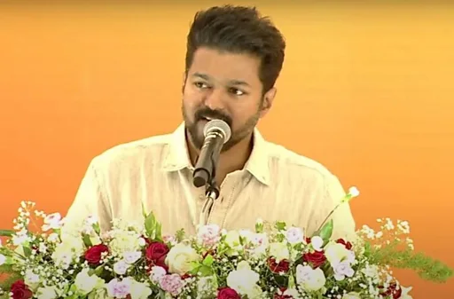 கரூரில் உயிரிழந்தவர்களின் குடும்ப உறுப்பினர்களை விஜய் சந்திக்கிறார். 20 இலட்சம் கையளிப்பு