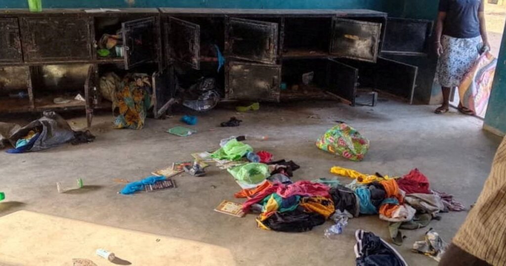 கடத்தப்பட்ட பாடசாலை மாணவர்களில் தப்பித்த 50பேர்!