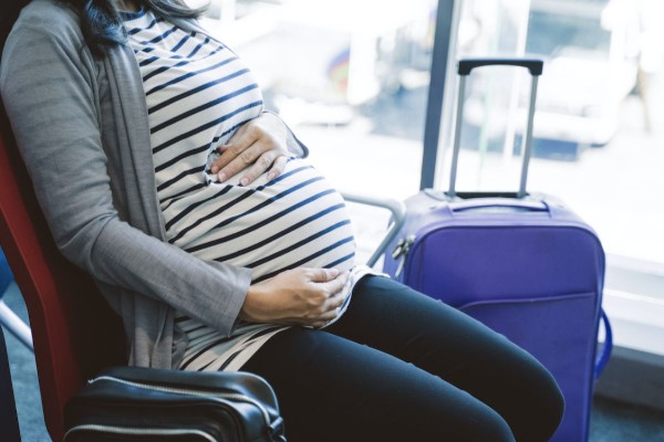 கட்டுநாயக்க விமான நிலையத்தில் குழந்தையைப் பிரசவித்த வெளிநாட்டு பெண்!