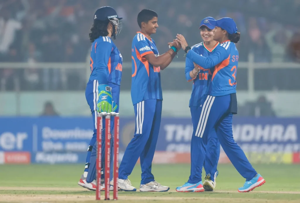 இலங்கை அணியை 7 விக்கெட்டுக்கள் வித்தியாசத்தில் வென்ற இந்தியா