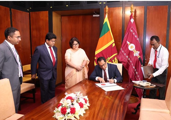 புதிய சட்டமூலங்களை சான்றுரைப்படுத்திய சபாநாயகர்