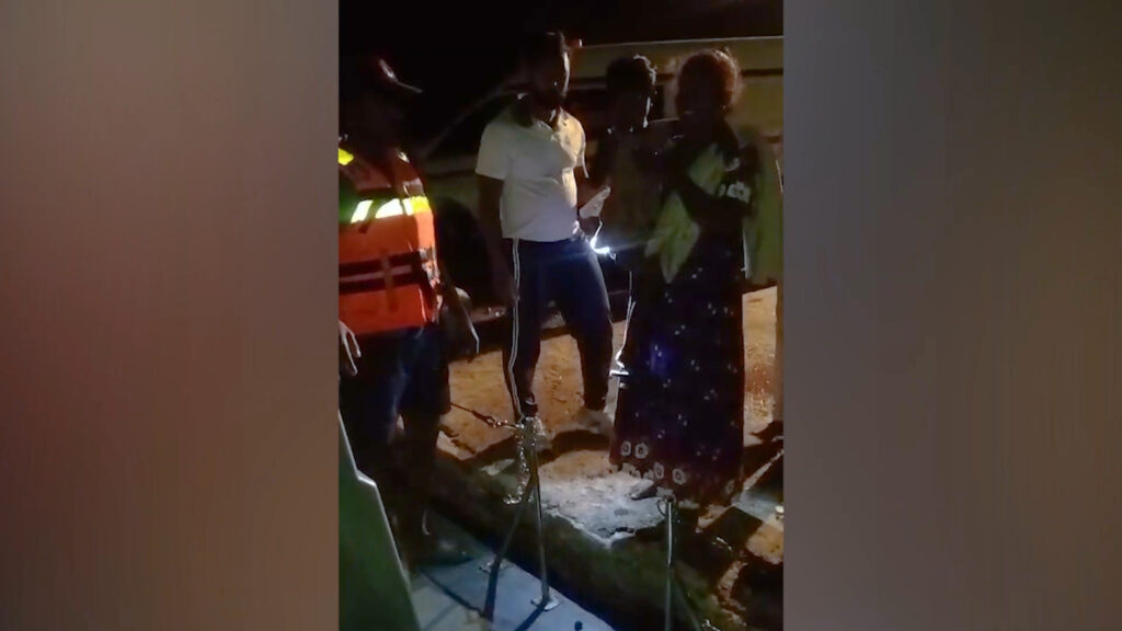 நோய்வாய்ப்பட்ட குழந்தையை யாழ் வைத்தியசாலைக்கு கொண்டுவர உதவிய கடற்படையினர்!