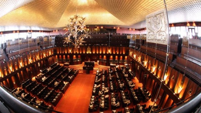 நாடாளுமன்ற உறுப்பினர்களுக்கும் , ஊழியர்களுக்கும் நீண்ட விடுமுறை !