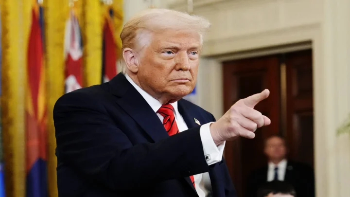 க்ரீன்லாந்தை விற்க முன்வராவிட்டால் பறித்து கொள்வோம்: அமெரிக்கா