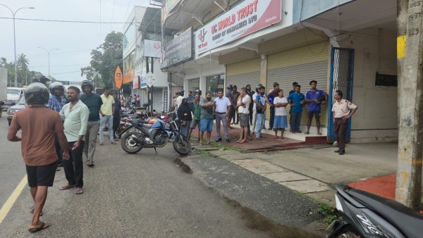 மட்டக்களப்பில் தூக்கில் தொங்கிய நிலையில் இளைஞரின் சடலம் மீட்பு