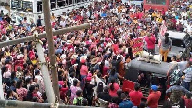 ஏட்டிக்குப் போட்டியாக மத்துகமவில் போராட்டம்