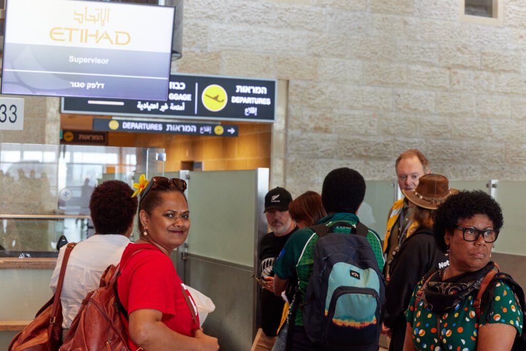 மத்திய கிழக்கிலிருந்து தூதர்களின் குடும்பத்தினரை வெளியேற்றுகிறது அவுஸ்திரேலியா