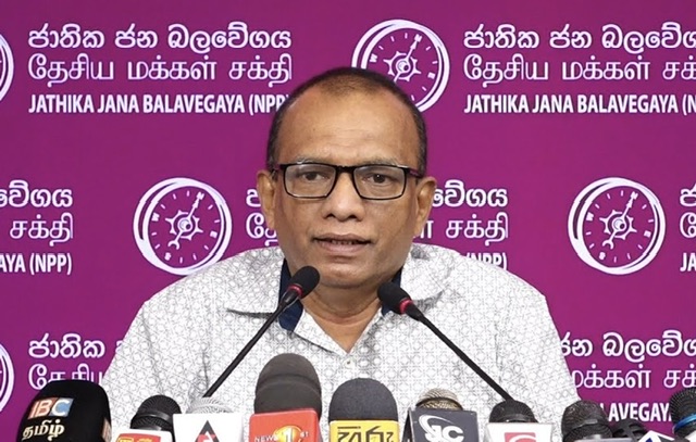 323 கொள்கலன்கள் விசாரணைக் குழுவிலிருந்து அனுர கருணாதிலகா இராஜினாமா