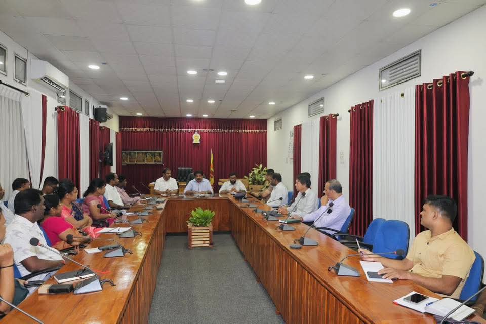 யாழில் எரிபொருள் விநியோக நிலைமை தொடர்பில் விசேட கலந்துரையாடல்