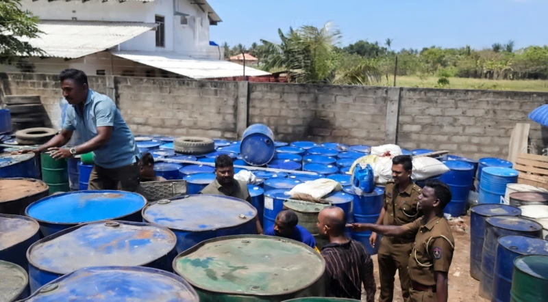 யாழில் பதுக்கி வைத்திருந்த பெருமளவு எரிபொருட்கள் மீட்பு