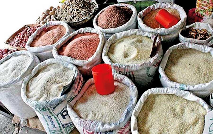அதிக விலைக்கு அரிசி விற்றவர்கள் அகப்பட்டனர்