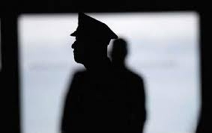 நீதிமன்ற துப்பாக்கிச் சூடு பொலிஸ்அதிகாரி கைது