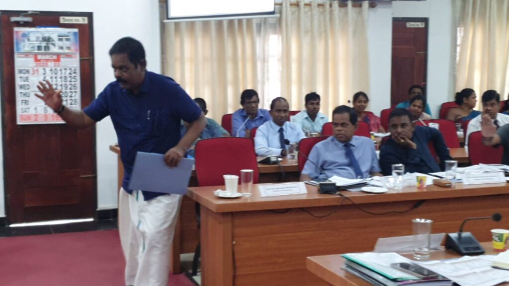 ஒருங்கிணைப்பு குழு கூட்டத்தை விட்டு வெளியேறிய ஸ்ரீதரன்