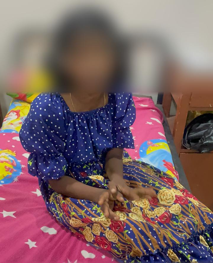 வடமராட்சி கிழக்கில் மின் கம்பத்தில் கட்டி வைத்து சிறுமி மீது தாக்குதல்