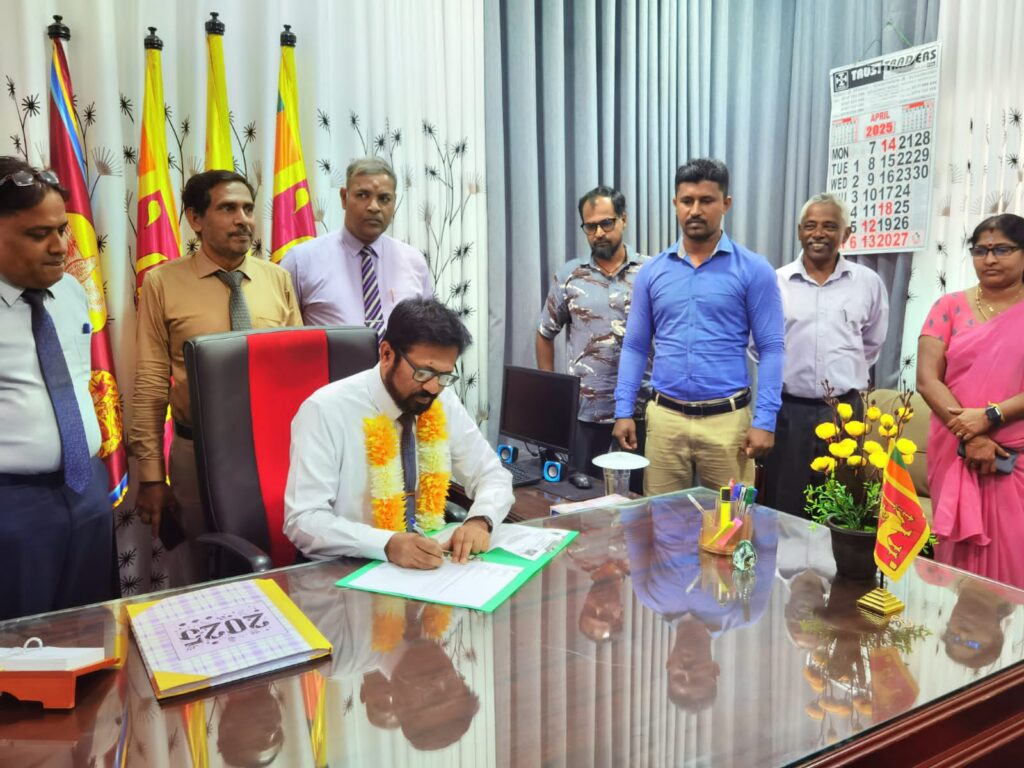 வீதி அபிவிருத்தி அமைச்சின் பதில் செயலாளராக பைஷல் கடமையேற்பு