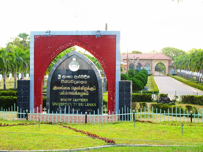 பல்கலைக்கழக மாணவர்கள் தாக்குதலில் ஐவர் வைத்தியசாலையில் அனுமதி