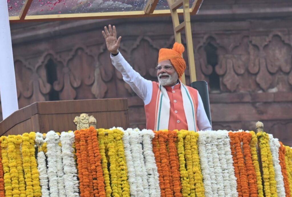 அணு ஆயுத மிரட்டலுக்கு இந்தியா அஞ்சாது சுதந்திர தின விழாவில் பிரதமர் மோடி