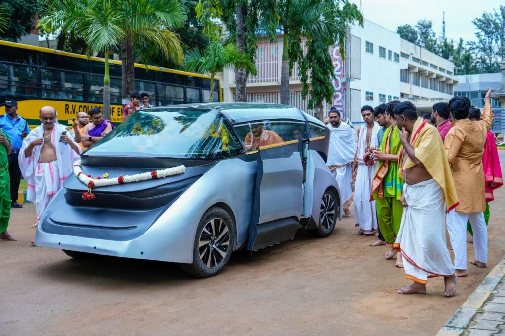 இந்தியாவின் முதலாவது சாரதி இல்லாத கார்.!