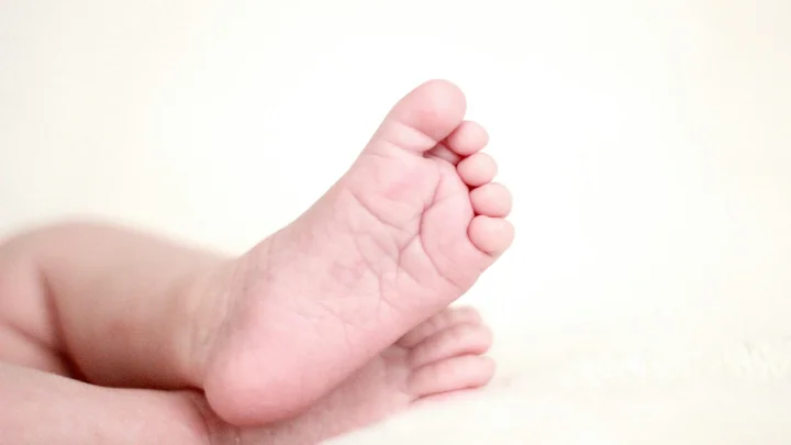 சவூதி இரயில் நிலையத்தில் குழந்தை பெற்ற பெண்