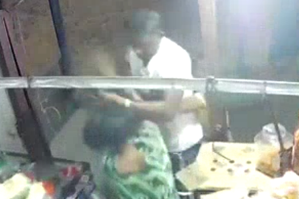 குடும்ப தகராறு – மனைவியை தாக்கிய கணவன்