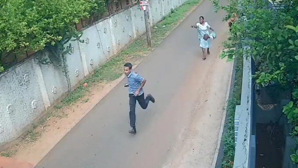 தங்கச் சங்கிலிபறித்த இராணுவ முகாமில் பணியாற்றும் ஒருவர் கைது