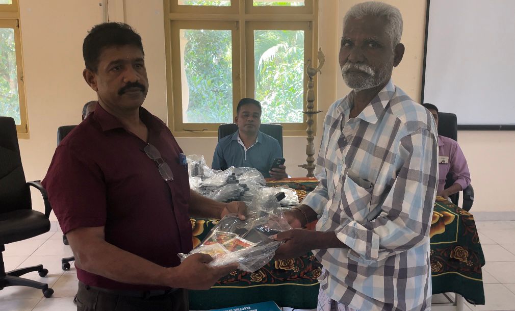 யாழ்.வலிகாமம் தெற்கு பிரதேச சபையினால் 40 விவசாயிகளுக்கு விவசாய உபகரணங்கள்