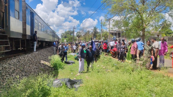 வவுனியாவில் ரயில் விபத்தில் பெண் ஒருவர் உயிரிழப்பு