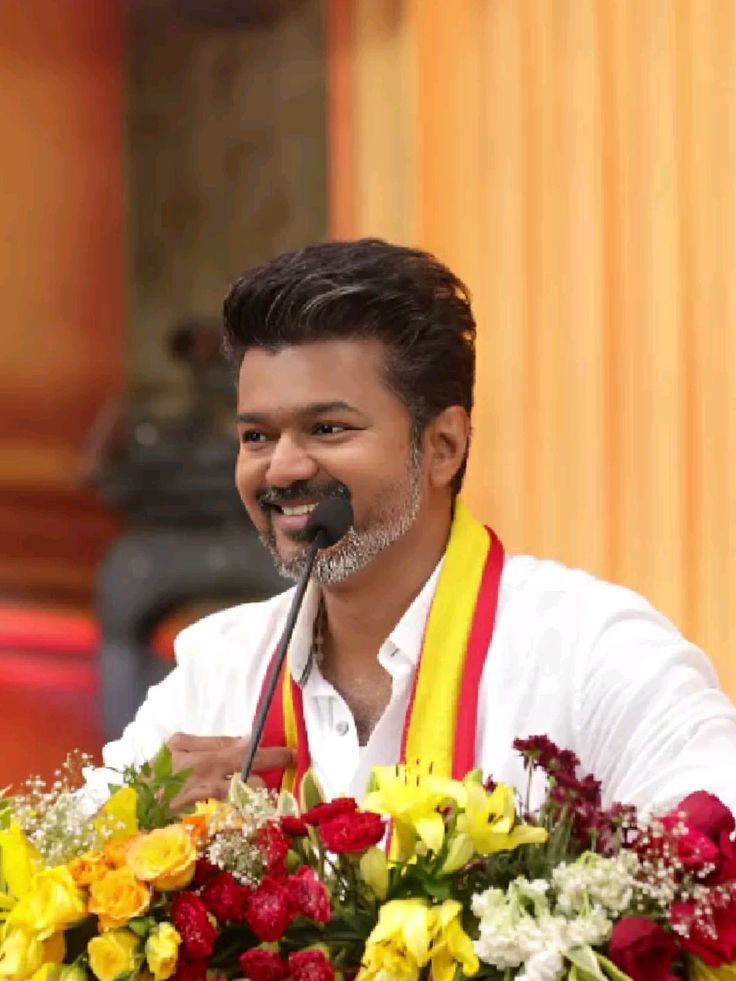 பனையூருக்குப் படையெடுக்கும் கட்சிகள்