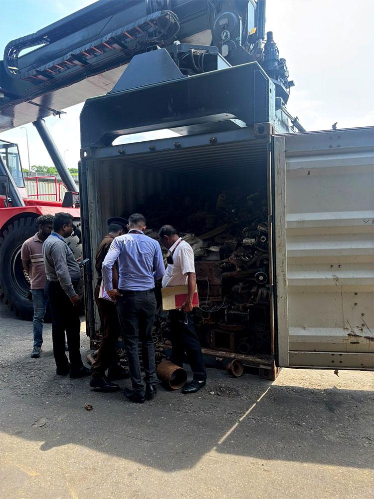 அரிசி ஏற்றுமதி கொள்கலனில் உலோகக் கழிவுகள்